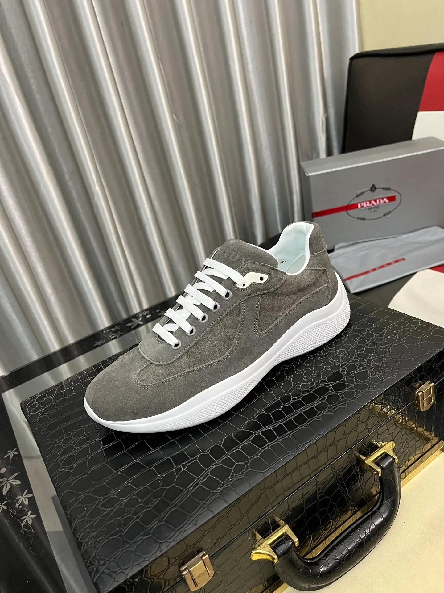 Men's shoes 💰400⌚️⌚️【PRADA】Prada casual shoes, originally developed 1:1, made of high-mercerized cowhide with imported cowhide, silk sheepskin lining, rubber outsole, comfortable and soft on the foot, size: 38-444️⃣Colors available